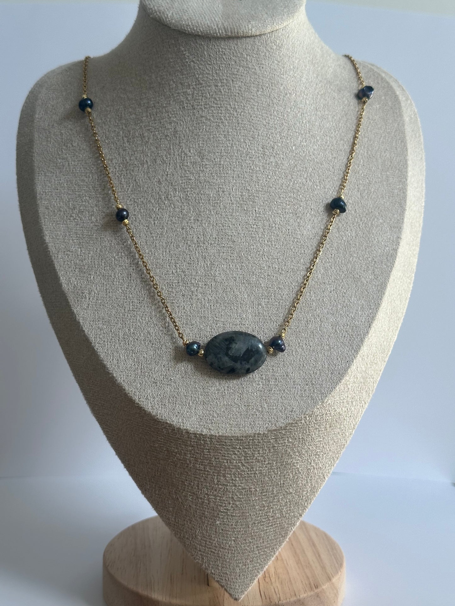 Extra lang parels en edelstenen ketting