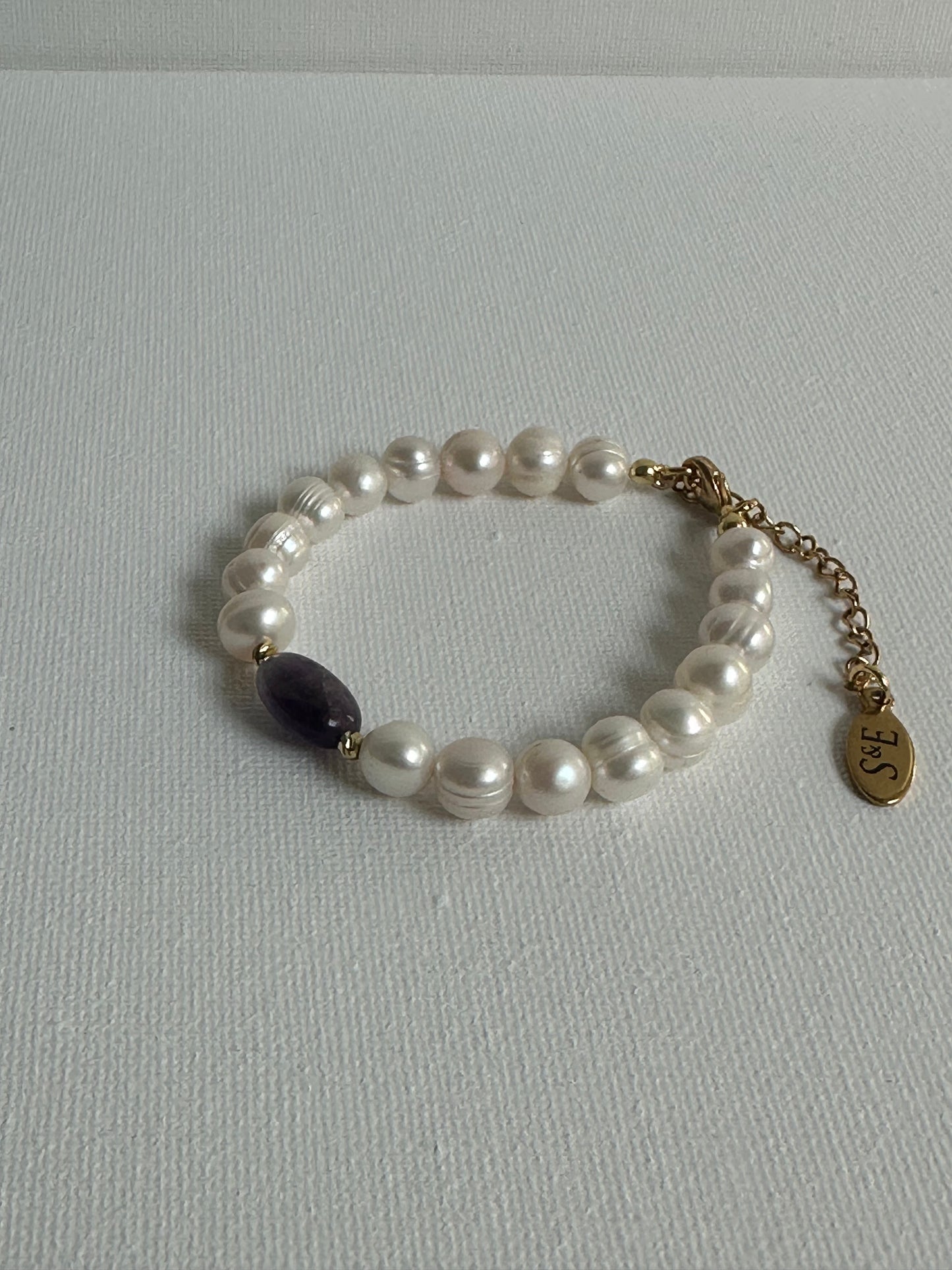 Amethist zoetwaterparels armbandje