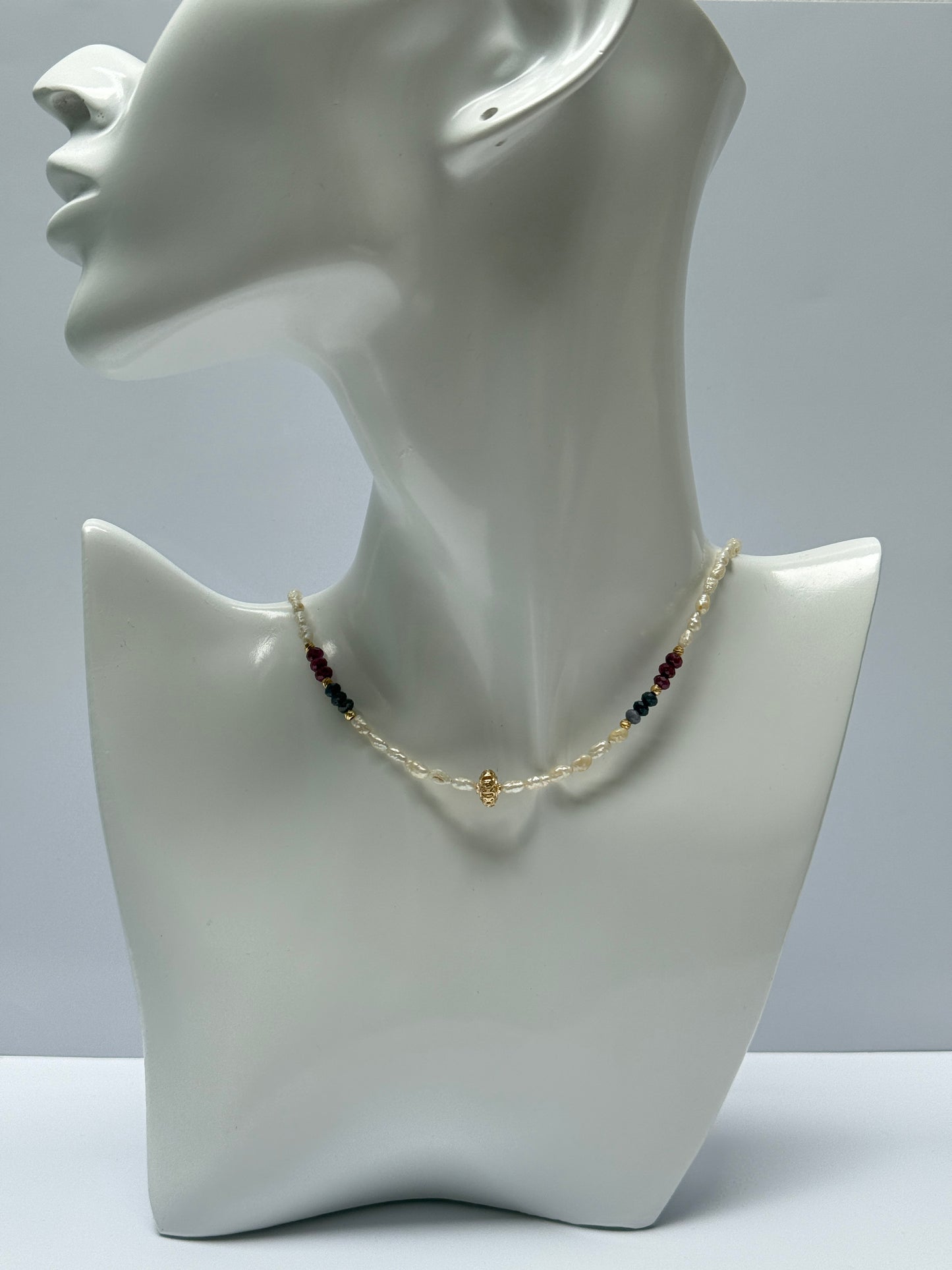 Saffier en robijn ketting