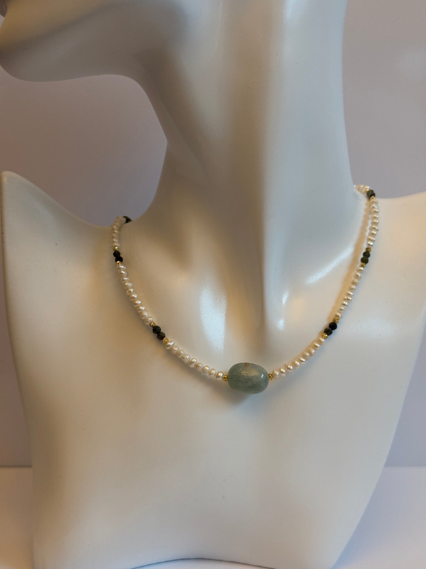Morganiet en zoetwaterparels ketting
