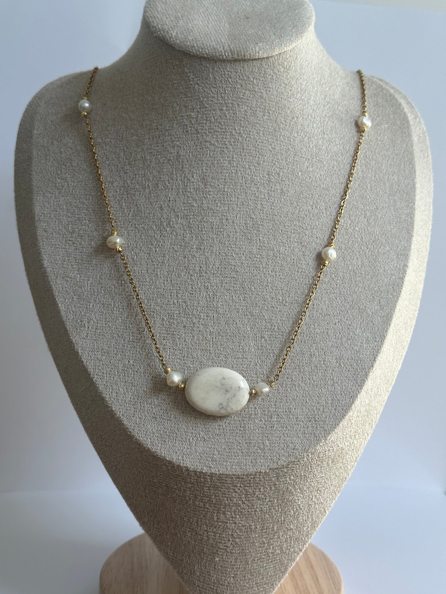 Extra lang parels en edelstenen ketting