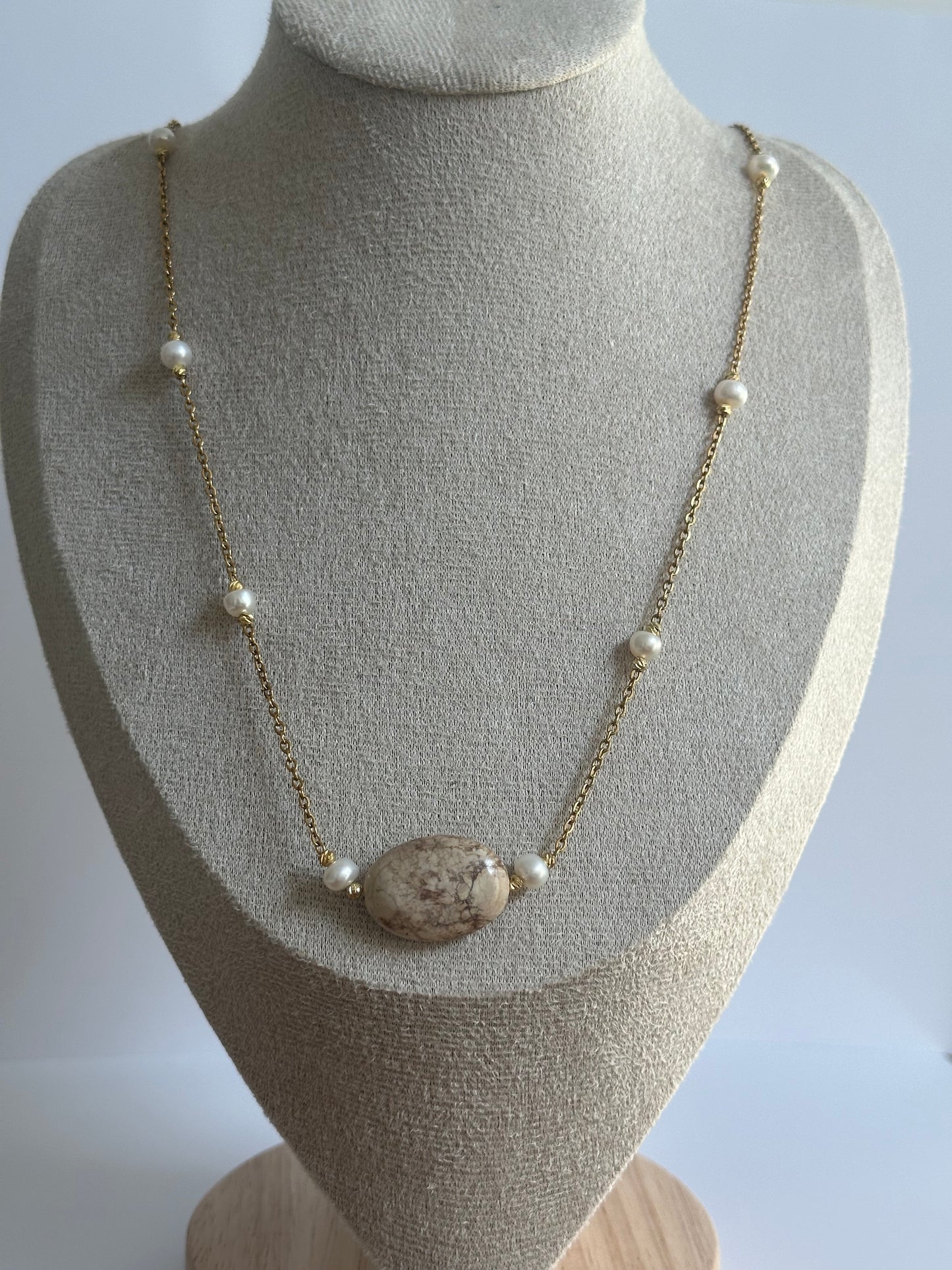 Extra lang parels en edelstenen ketting