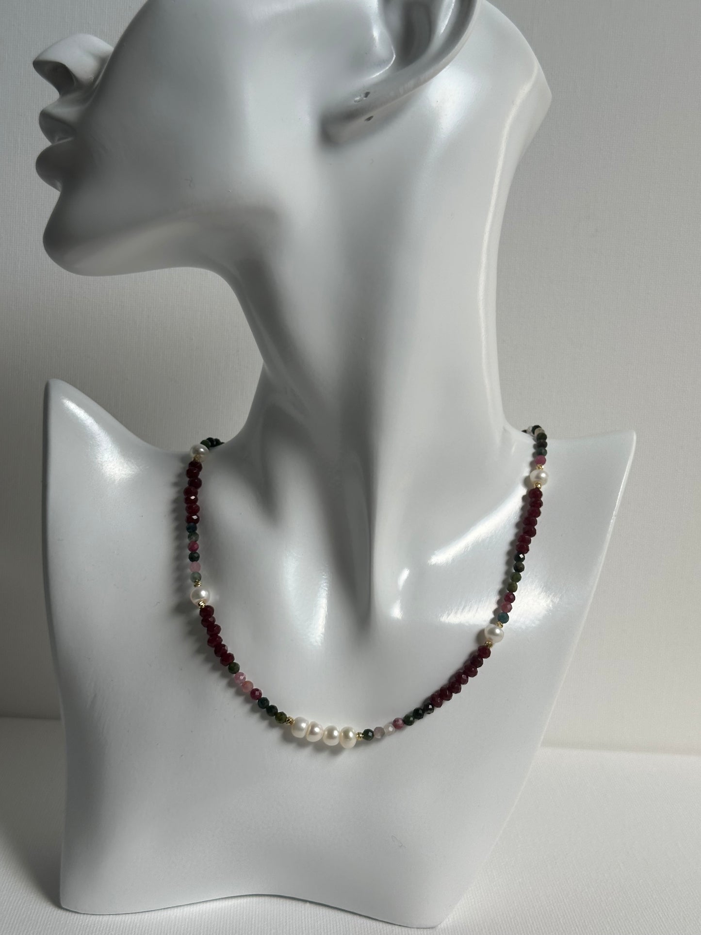 Toermalijn en zoetwaterparel ketting