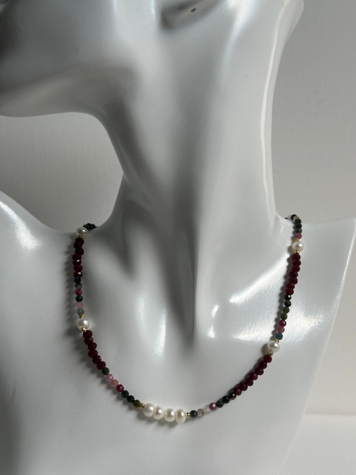 Toermalijn en zoetwaterparel ketting