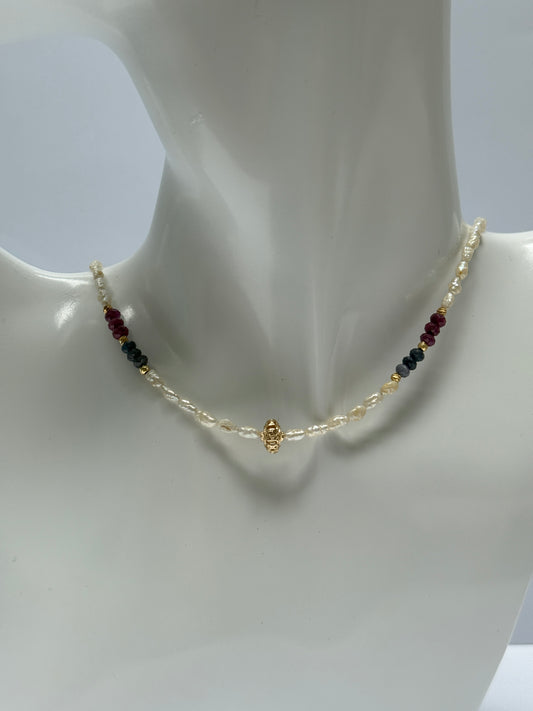 Saffier en robijn ketting